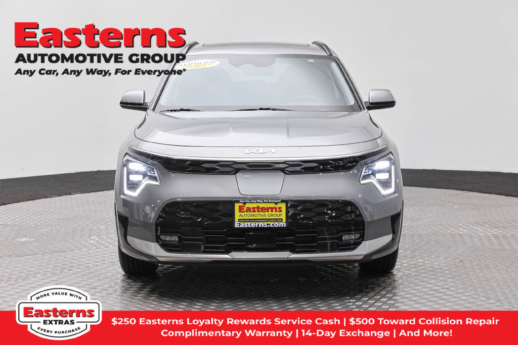 Used 2023 Kia Niro Wave w/ Wave Preserve Package FWD image 3