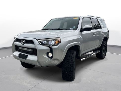Used 2015 Toyota 4Runner SR5 AWD/4WD image 2
