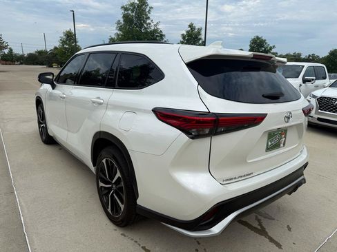 Used 2021 Toyota Highlander XSE FWD image 6