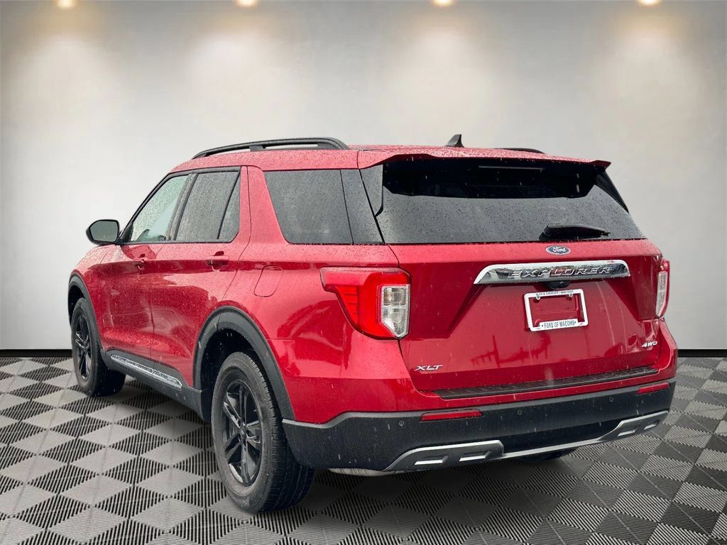 Used 2023 Ford Explorer XLT w/ Equipment Group 202A AWD/4WD image 5