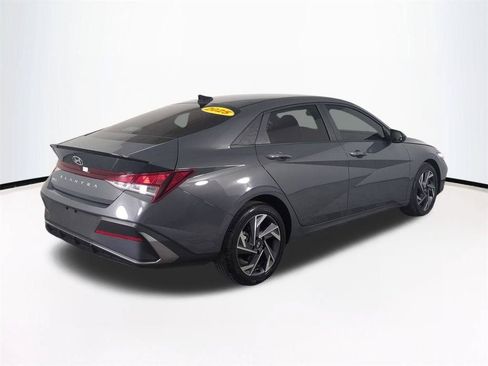 Used 2025 Hyundai Elantra Sport FWD image 5