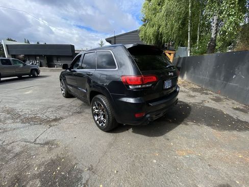 Used 2015 Jeep Grand Cherokee SRT w/ Luxury Group II AWD/4WD image 4