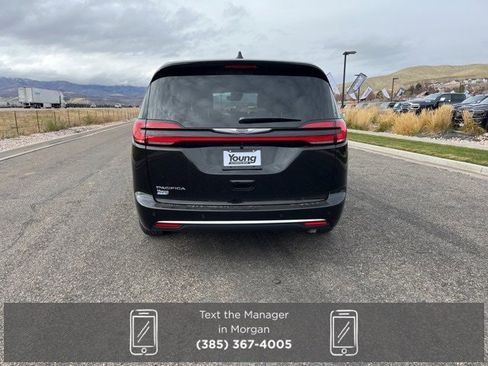 New 2026 Chrysler Pacifica Select image 5