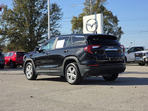 Used 2024 GMC Terrain SLE image 5