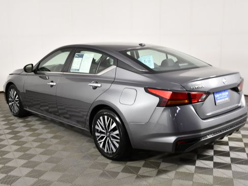Used 2024 Nissan Altima 2.5 SV FWD image 8
