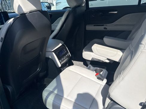 Used 2025 Lincoln Aviator AWD w/ Equipment Group 101A image 8