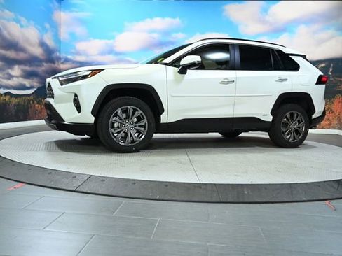 Used 2022 Toyota RAV4 Limited w/ Limited Grade Weather Package image 4