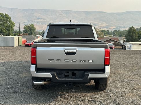 Certified 2025 Toyota Tacoma Limited AWD/4WD image 11