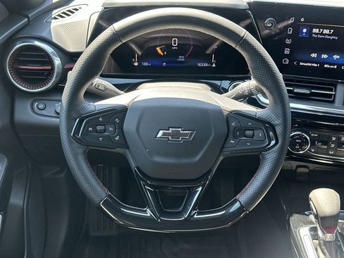Used 2025 Chevrolet Trax RS w/ Driver Confidence Package FWD image 19