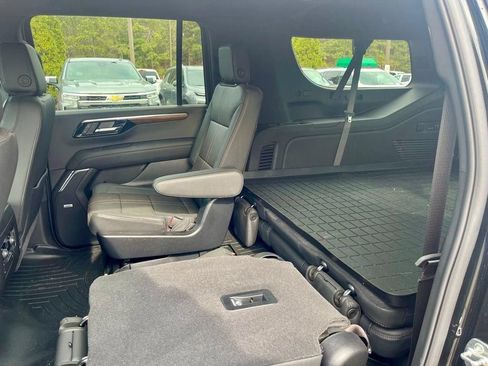Used 2026 Chevrolet Suburban High Country AWD/4WD image 25