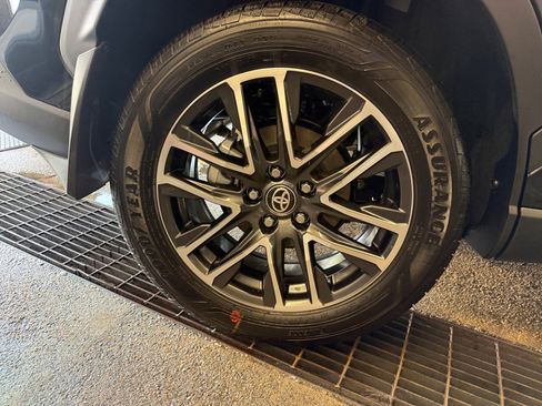 Used 2026 Toyota Corolla Cross XLE w/ Convenience Package image 27