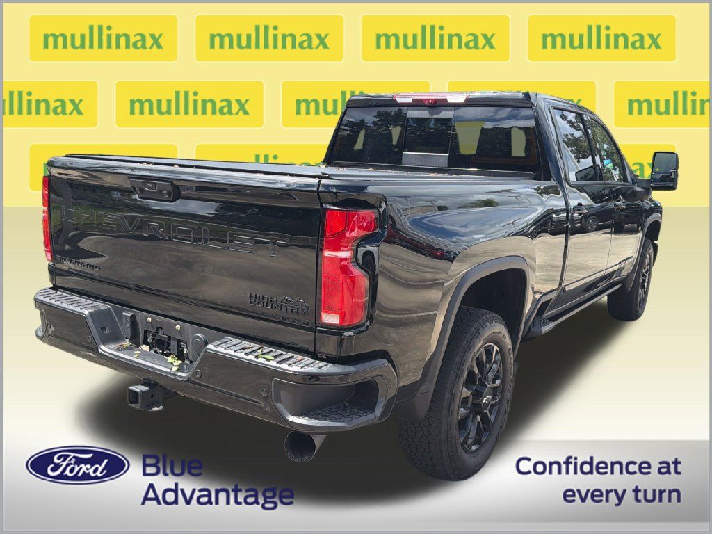 Used 2025 Chevrolet Silverado 2500 High Country w/ Midnight Edition AWD/4WD image 4