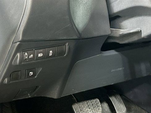 Used 2024 Toyota Corolla Cross AWD Hybrid image 8