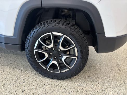 Used 2024 Jeep Compass Trailhawk w/ Trailhawk Elite Group image 11