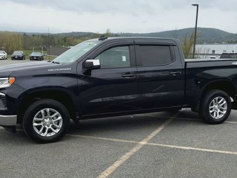 Used 2023 Chevrolet Silverado 1500 LT AWD/4WD image 4