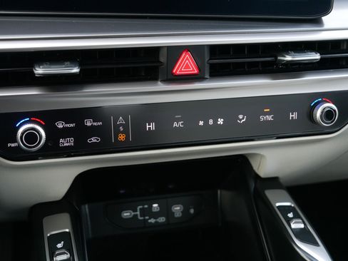 Certified 2025 Kia Sorento S image 23