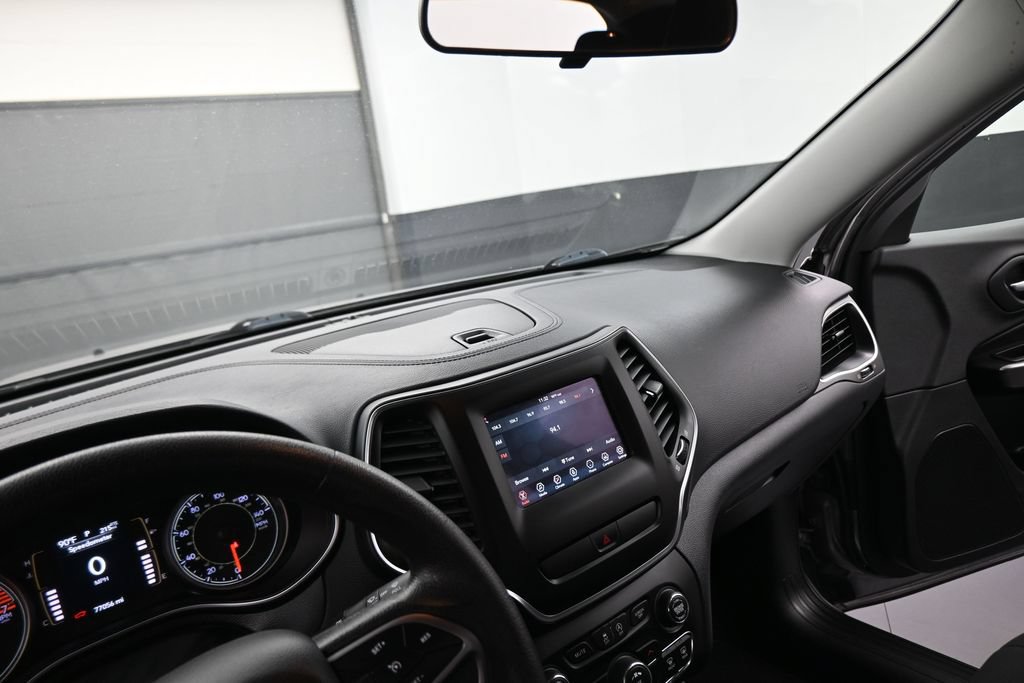 Used 2019 Jeep Cherokee Latitude w/ Popular Appearance Group AWD/4WD image 36
