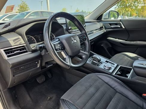 Used 2022 Mitsubishi Outlander SE AWD/4WD image 16
