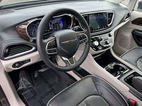 Used 2023 Chrysler Pacifica Limited image 31
