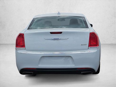 Used 2020 Chrysler 300 Limited RWD image 6