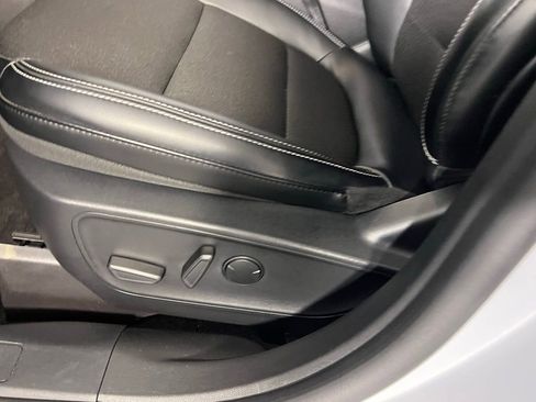 Used 2025 Ford Escape SE image 27