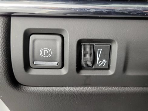 Used 2023 Cadillac XT4 Premium Luxury FWD image 30