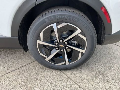 New 2026 Chevrolet Equinox EV LT image 12