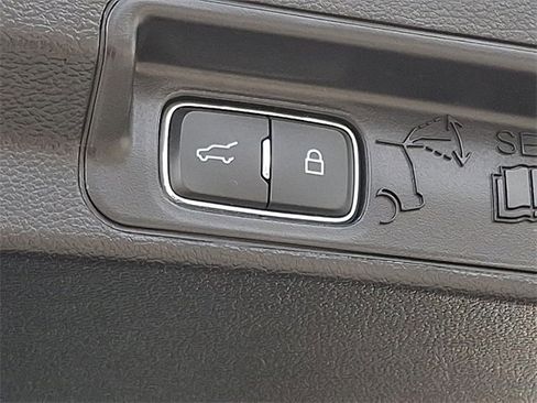 Used 2022 Ford Explorer XLT w/ Equipment Group 202A image 23