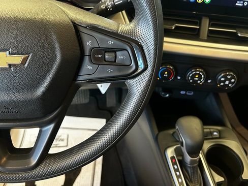 Used 2024 Chevrolet Trax LS w/ LS Convenience Package image 10