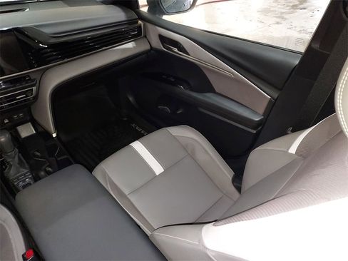 Used 2025 Toyota Camry XLE image 11