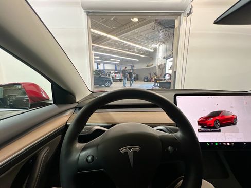 Used 2023 Tesla Model 3 Standard Range RWD image 7