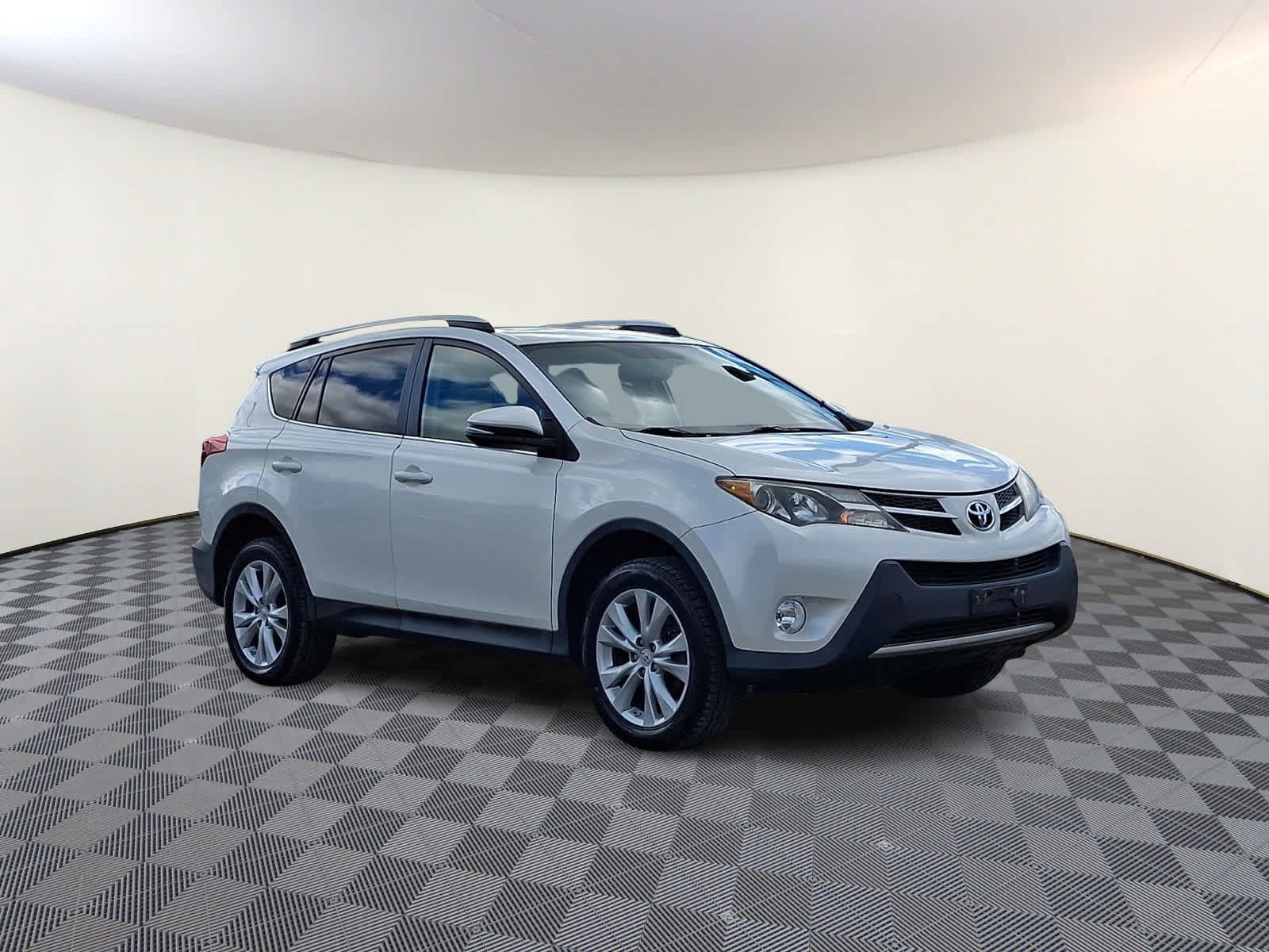 Used 2014 Toyota RAV4 Limited AWD/4WD image 4