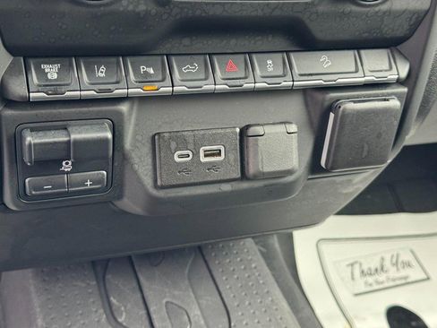 Used 2024 Chevrolet Silverado 2500 Custom w/ Custom Value Package image 20