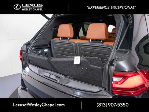 Used 2022 BMW X7 xDrive40i w/ M Sport Package AWD/4WD image 16