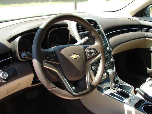 Used 2016 Chevrolet Malibu LTZ image 6