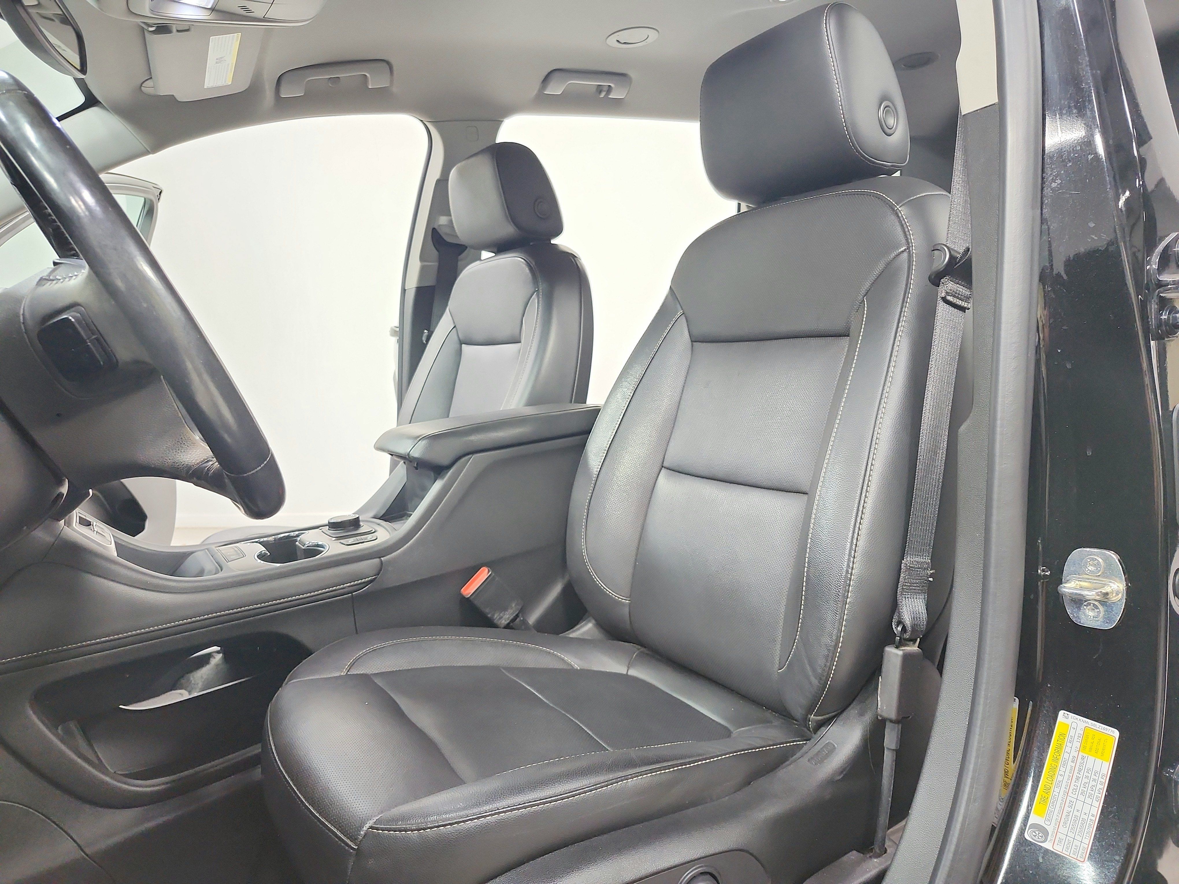 Used 2020 GMC Acadia SLT w/ LPO, Black Accent Package FWD image 19