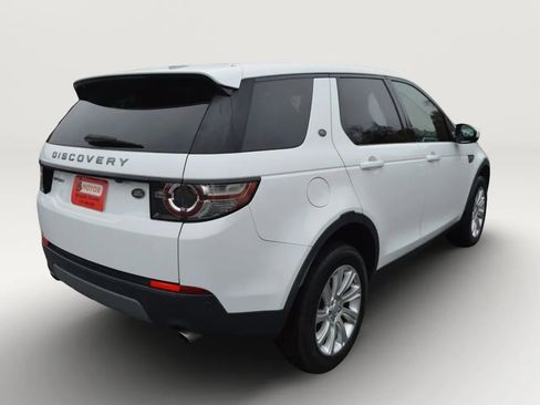 Used 2018 Land Rover Discovery Sport SE image 8