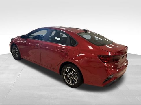 Used 2023 Kia Forte LXS FWD image 4