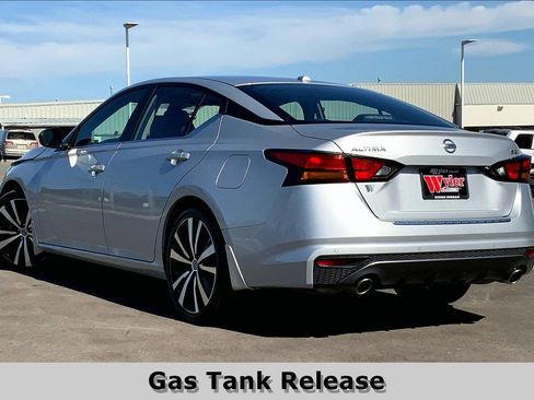 Used 2020 Nissan Altima 2.5 SR w/ Premium Package image 11