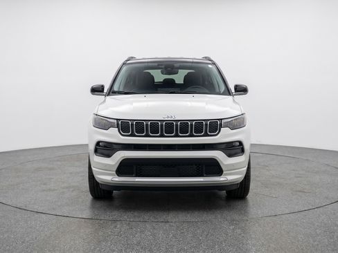 Used 2025 Jeep Compass Limited AWD/4WD image 2