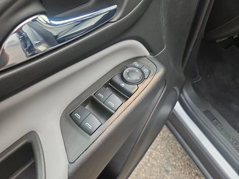Used 2024 Chevrolet Equinox LS w/ LS Convenience Package FWD image 12