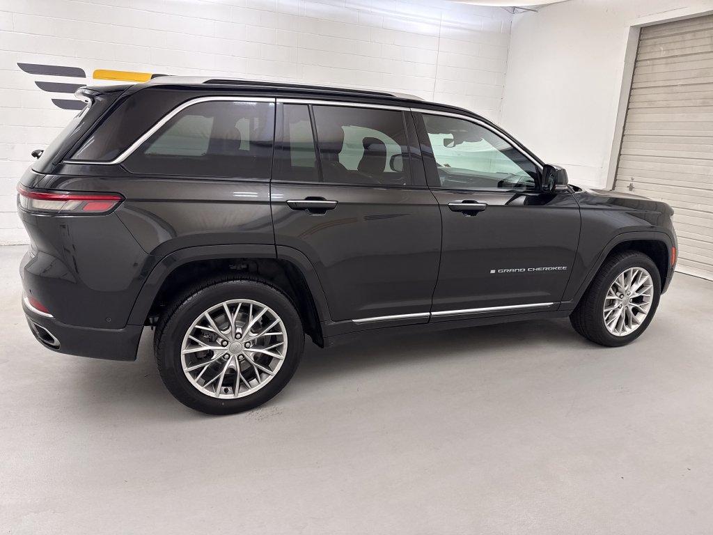 Used 2023 Jeep Grand Cherokee Summit AWD/4WD image 6