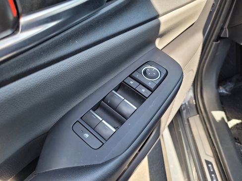 Used 2024 Toyota Prius XLE FWD image 26