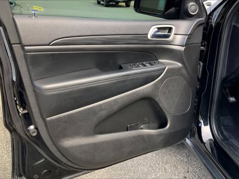 Used 2020 Jeep Grand Cherokee Laredo w/ Laredo X Package image 20