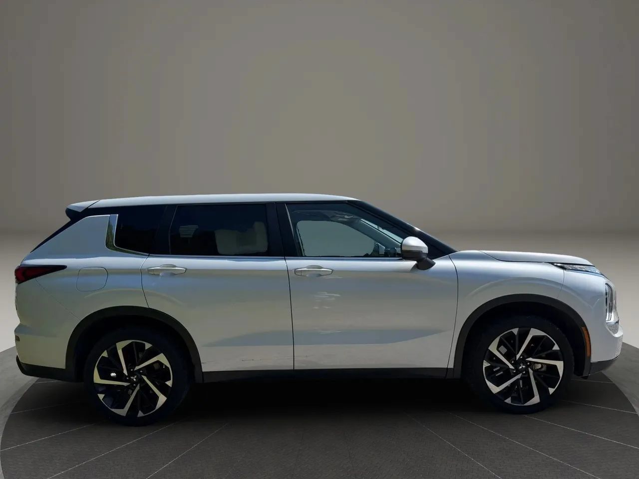 Used 2022 Mitsubishi Outlander ES FWD image 6