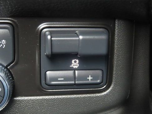 Used 2024 GMC Yukon XL Denali w/ Advanced Technology Package image 36