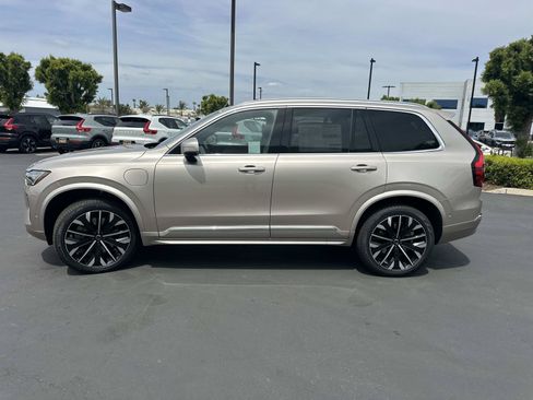 New 2026 Volvo XC90 T8 Plus w/ Protection Package Premier AWD/4WD image 4