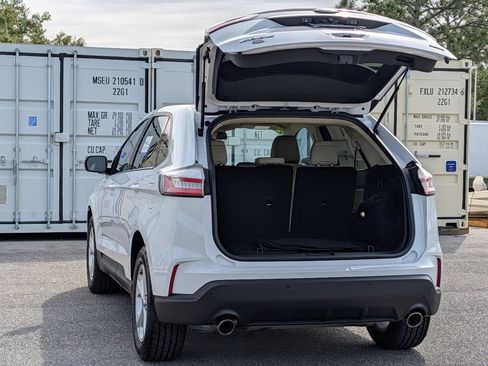 Used 2020 Ford Edge SE image 13