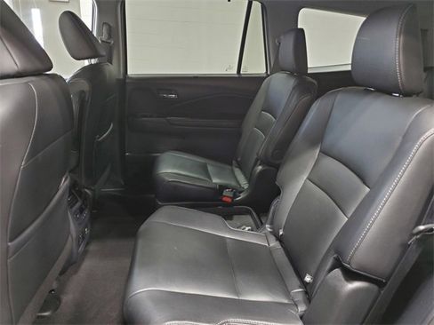Used 2019 Honda Pilot Touring image 11
