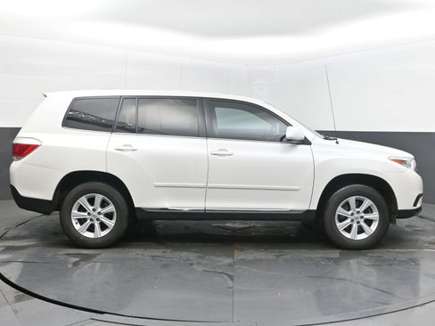 Used 2011 Toyota Highlander 2WD image 8